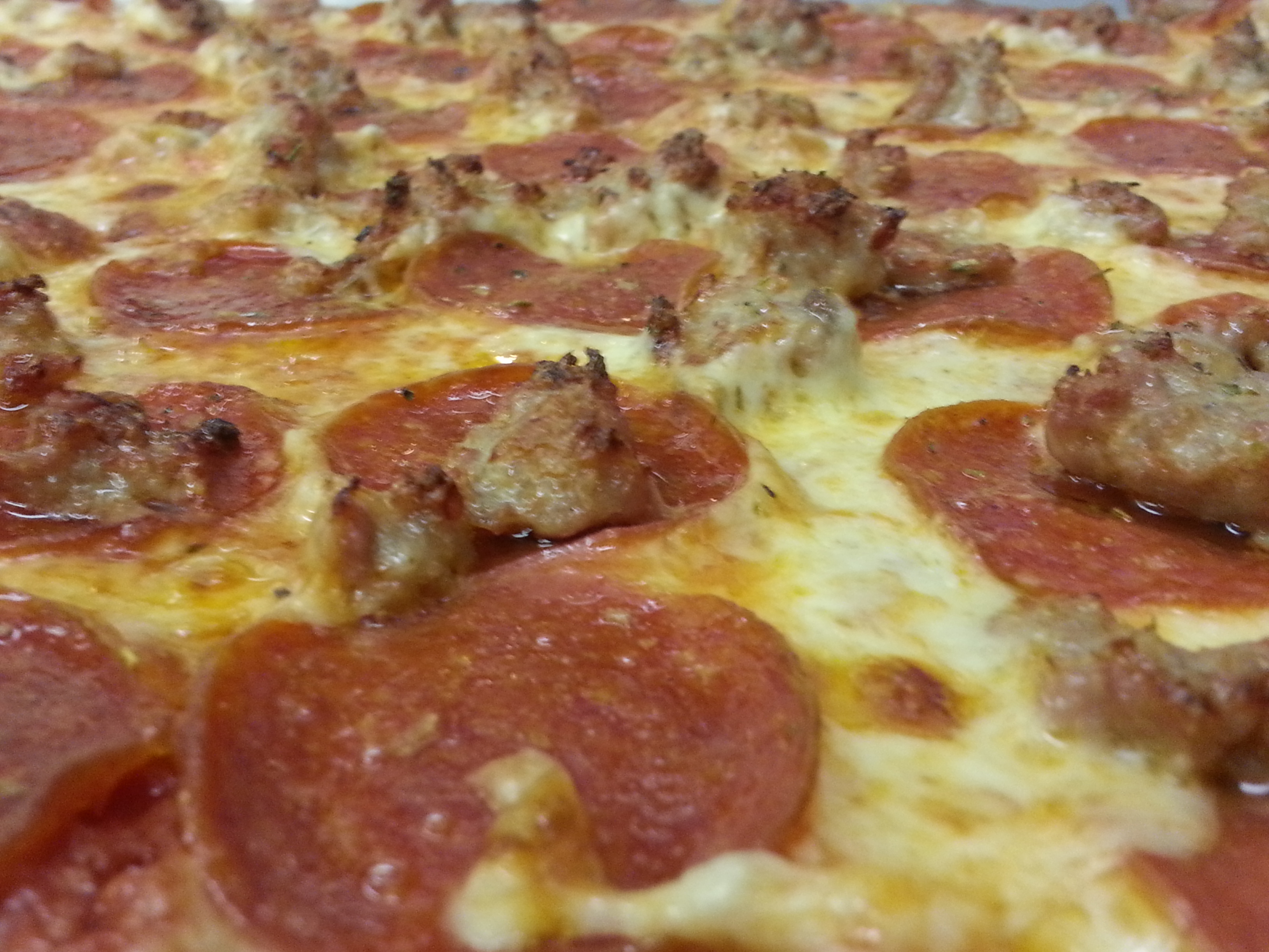 WEEKEND PIZZA SPECIAL